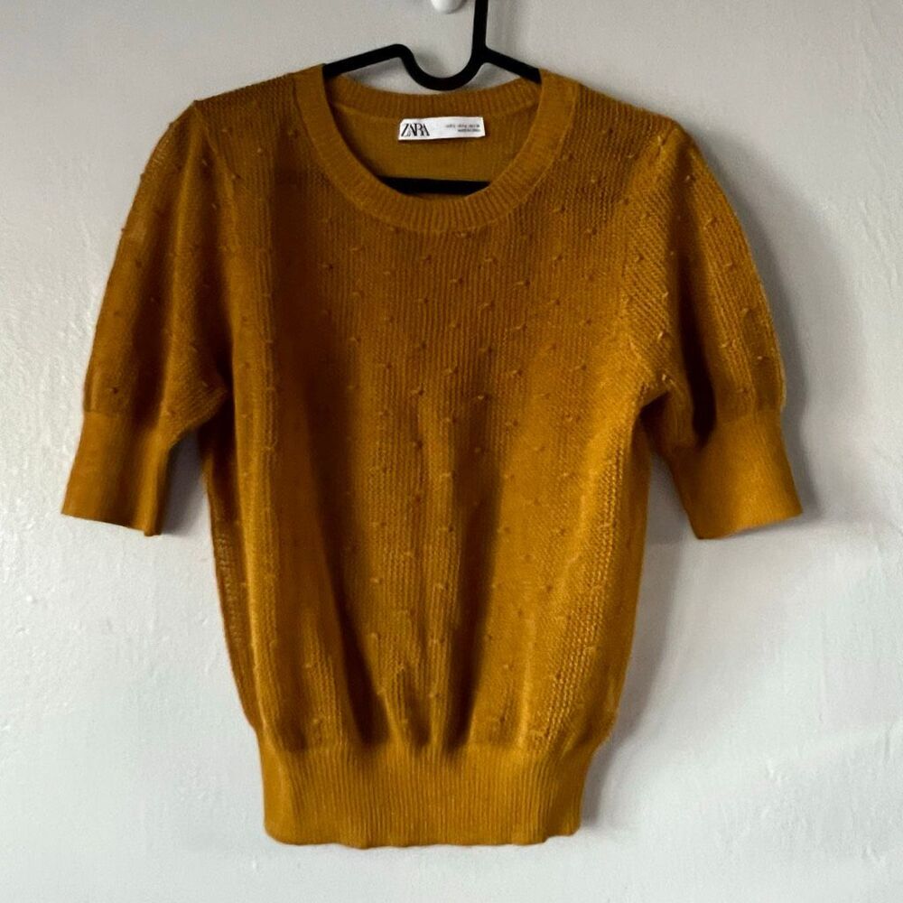 Zara short sleeves knit featuring a crew neckline and subtle textured pointelle